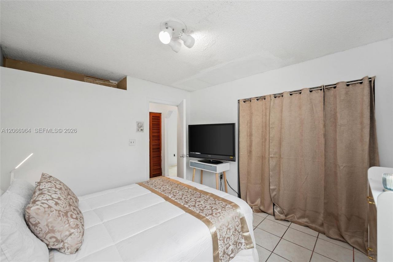 12693 NW 8th Ter, Miami, FL 33182 Photo