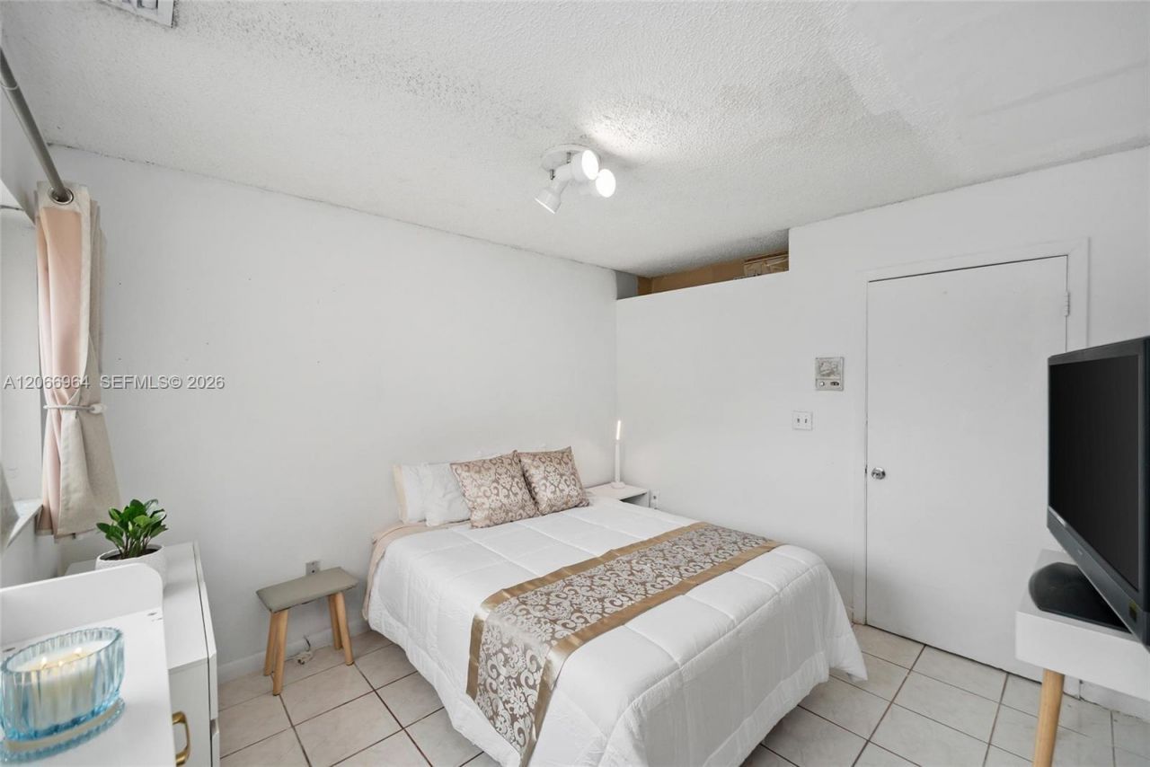 12693 NW 8th Ter, Miami, FL 33182 Photo