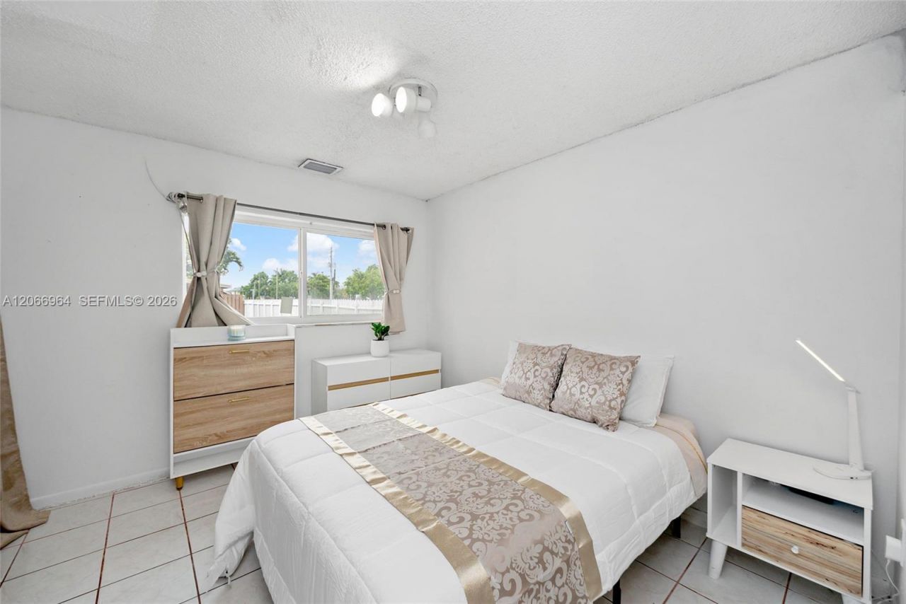 12693 NW 8th Ter, Miami, FL 33182 Photo