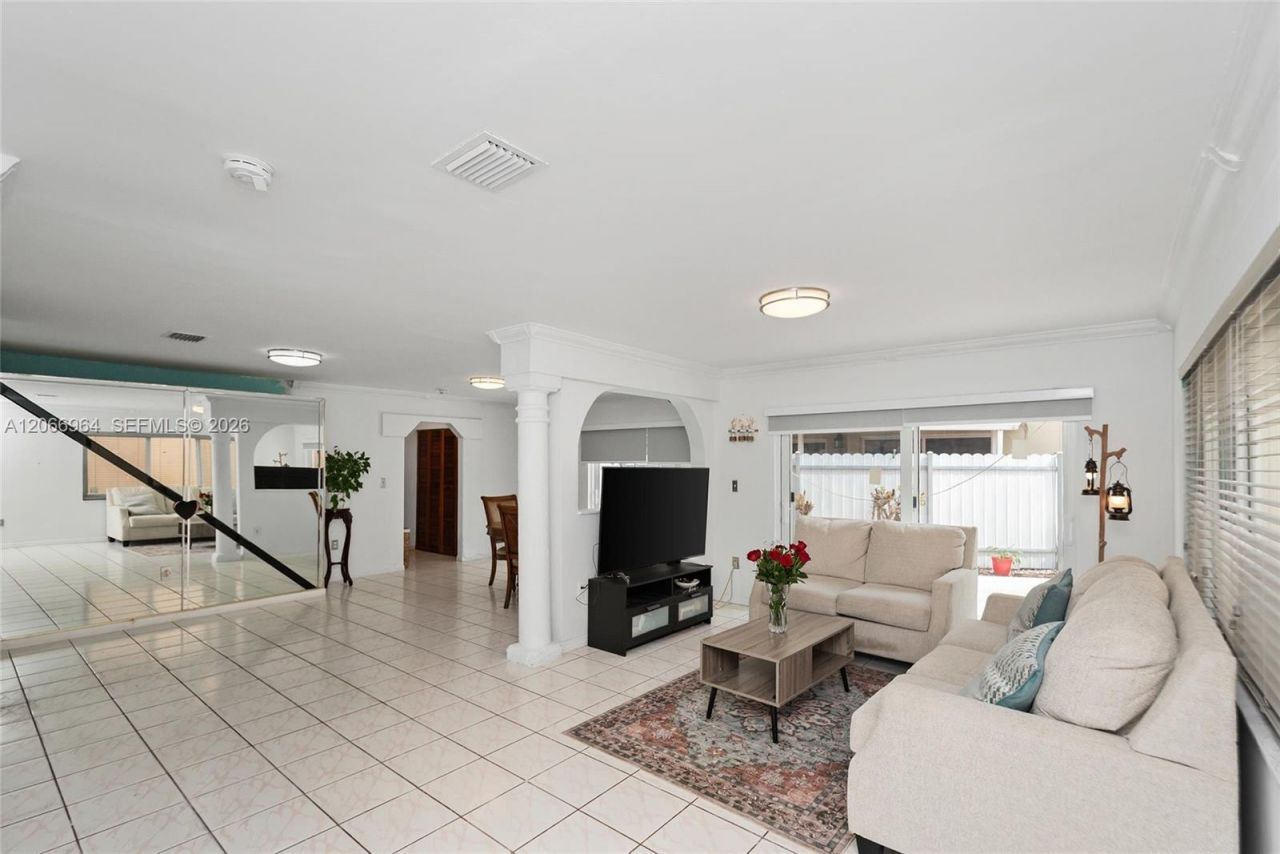 12693 NW 8th Ter, Miami, FL 33182 Photo