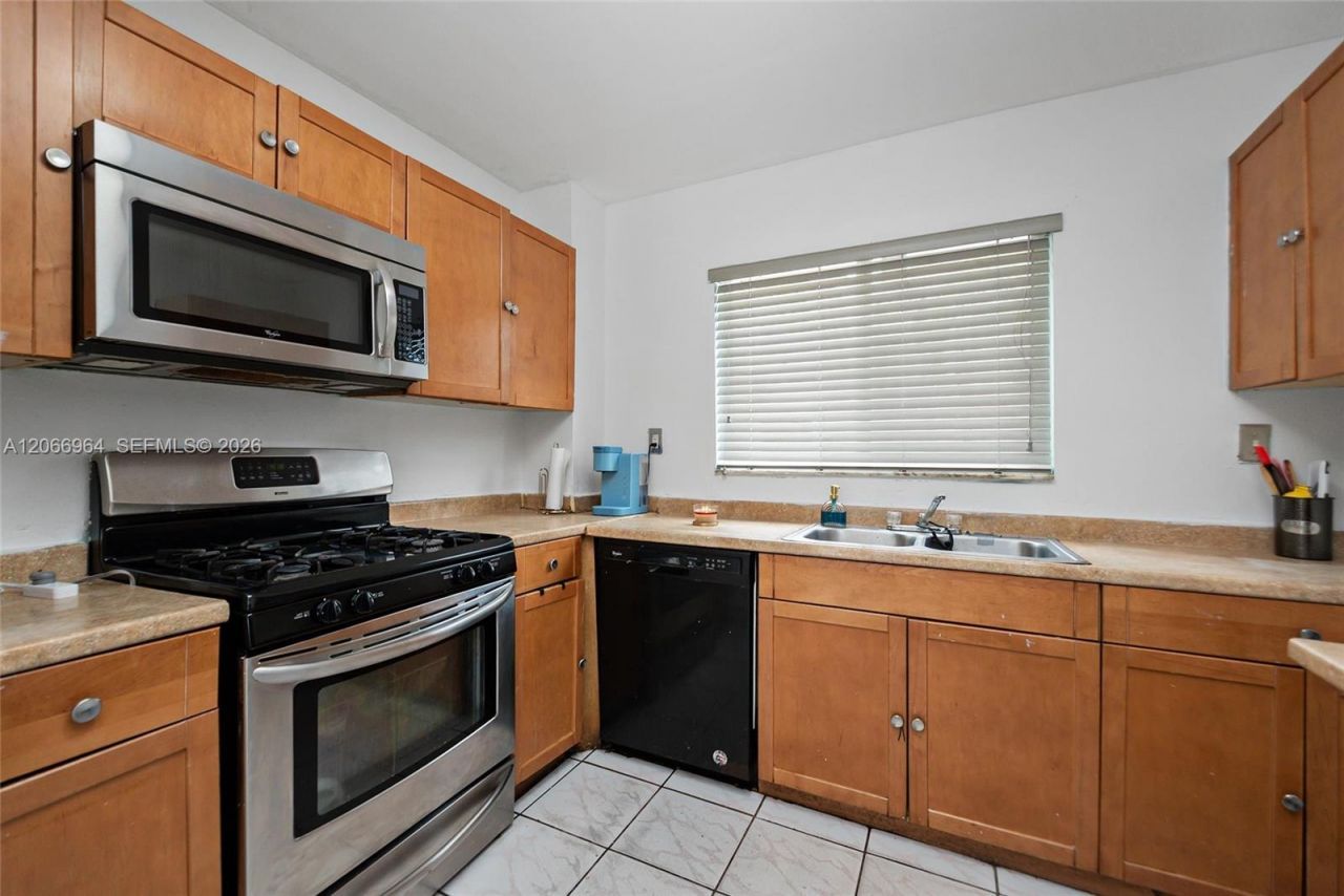 12693 NW 8th Ter, Miami, FL 33182 Photo