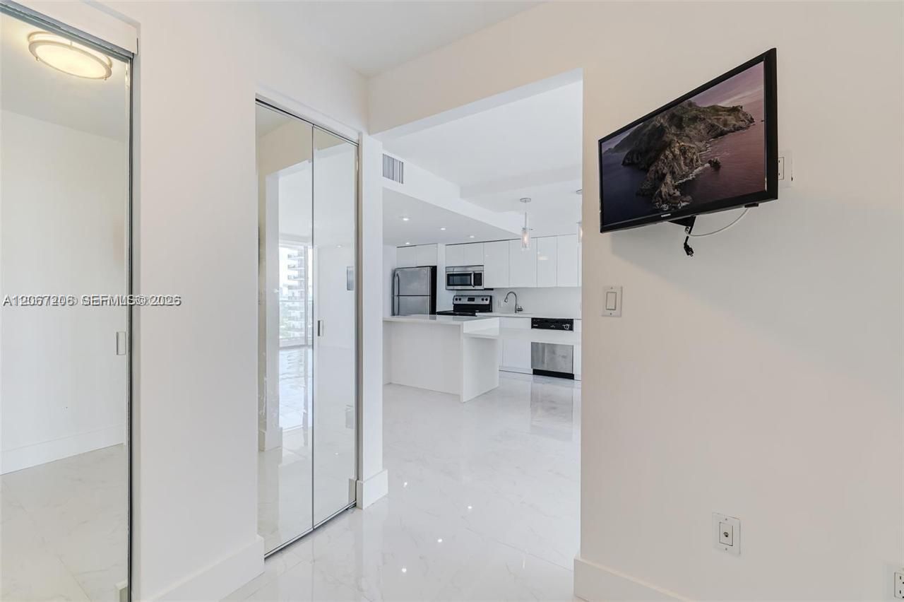 5701 Collins Ave , Unit 1611, Miami Beach, FL 33140 Photo