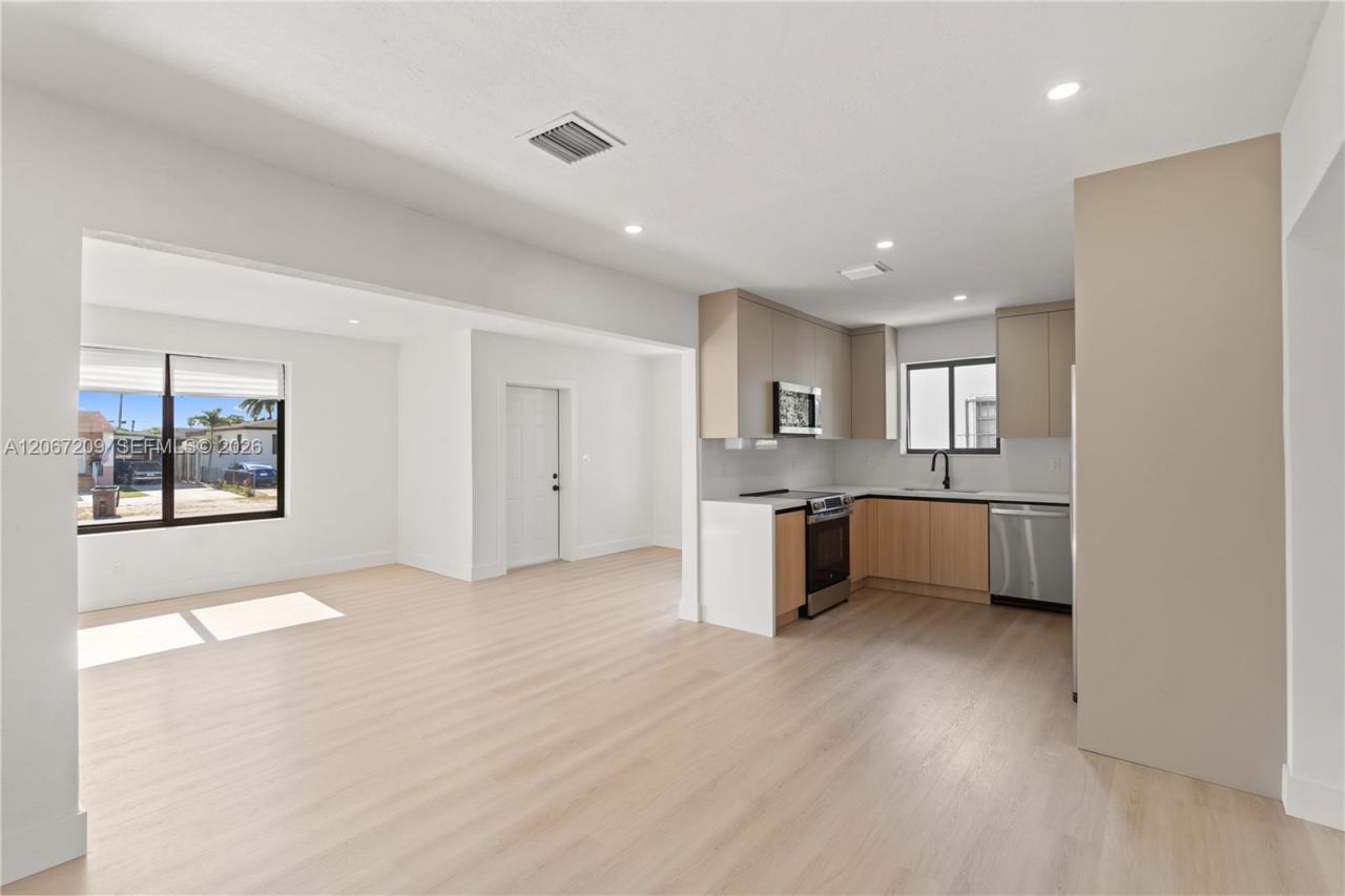 31 W 64th St , Hialeah, FL 33012 Photo
