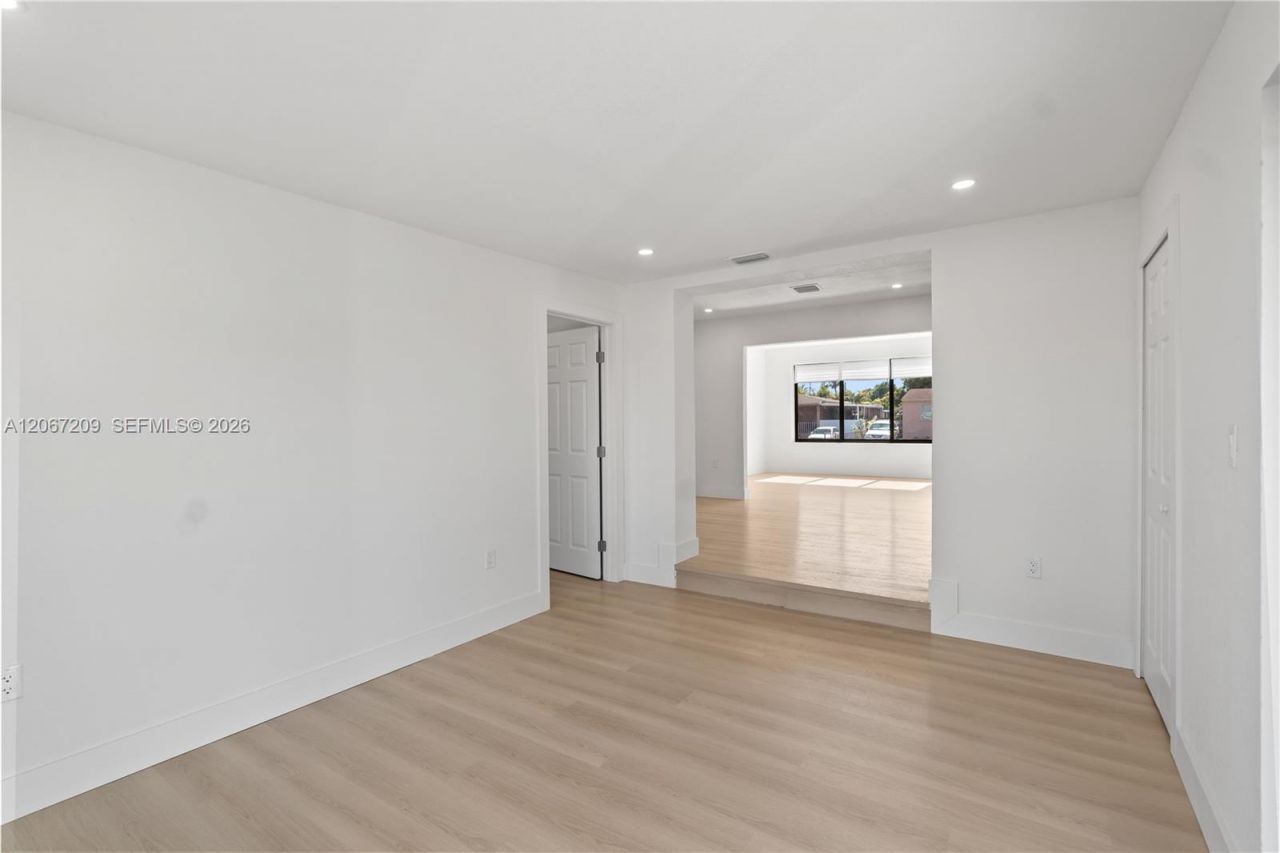 31 W 64th St , Hialeah, FL 33012 Photo