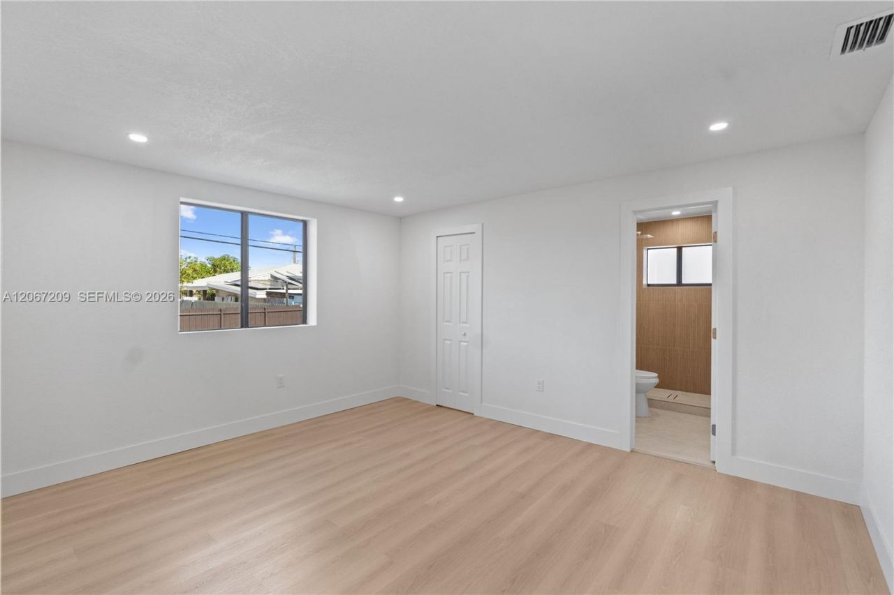 31 W 64th St , Hialeah, FL 33012 Photo