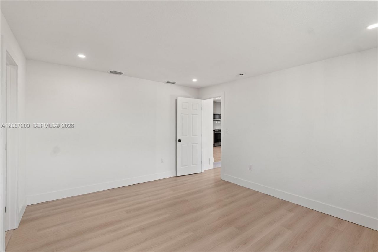 31 W 64th St , Hialeah, FL 33012 Photo