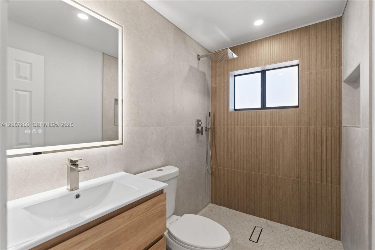 31 W 64th St , Hialeah, FL 33012 Photo