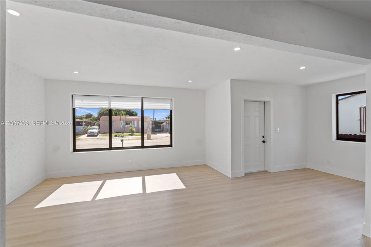 31 W 64th St , Hialeah, FL 33012 Photo