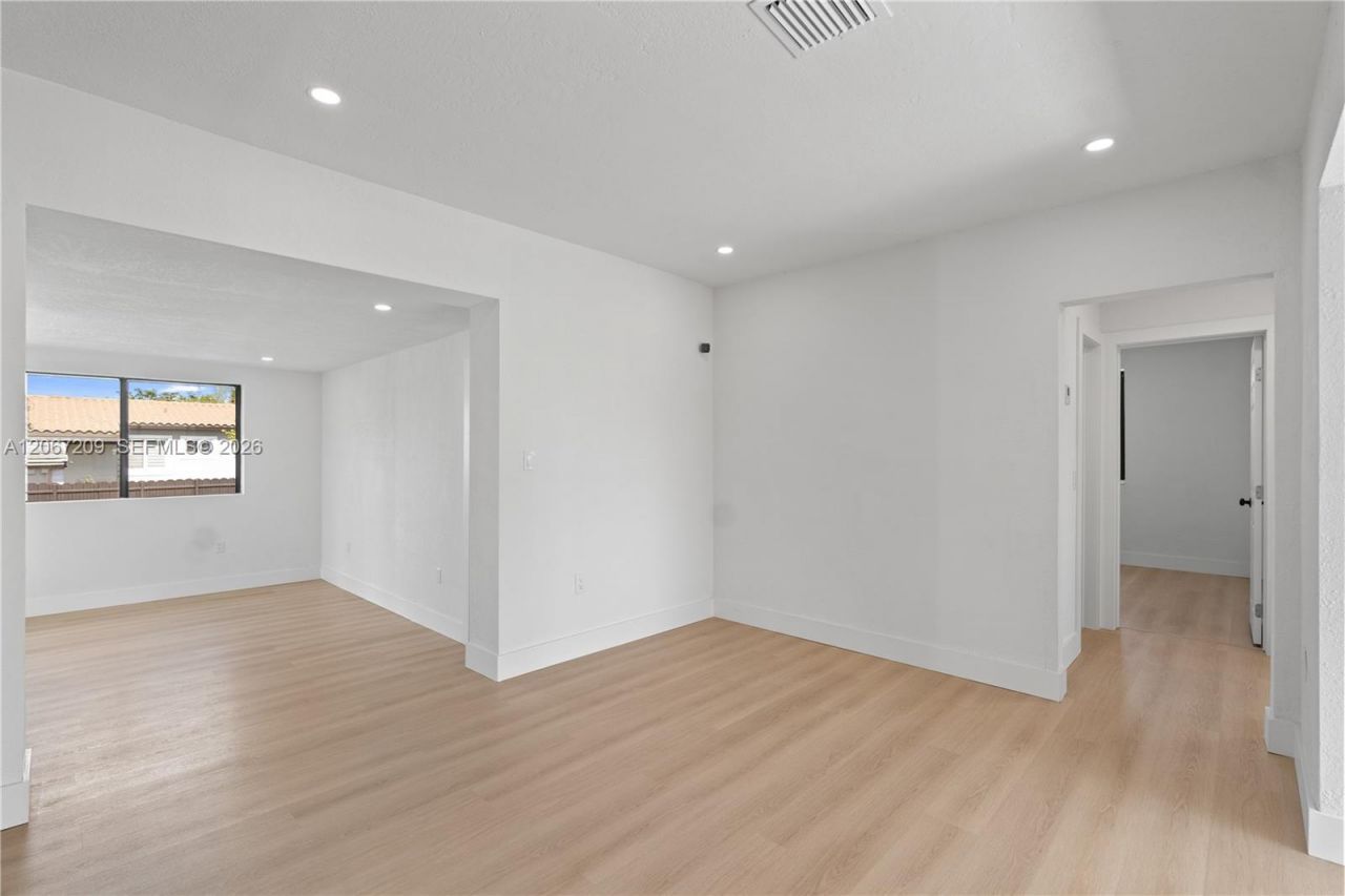 31 W 64th St , Hialeah, FL 33012 Photo
