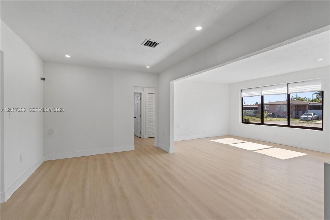 31 W 64th St , Hialeah, FL 33012 Photo