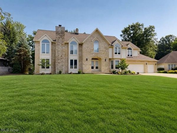 5650 Ashley Circle , Highland Heights, OH 44143