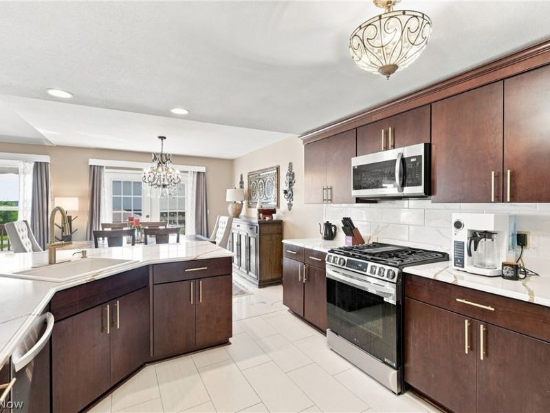 843 Cedar Way , Boardman, OH 44512 Photo 15