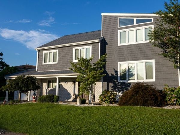 18 Robinhood Dr, Sayreville, NJ 08859