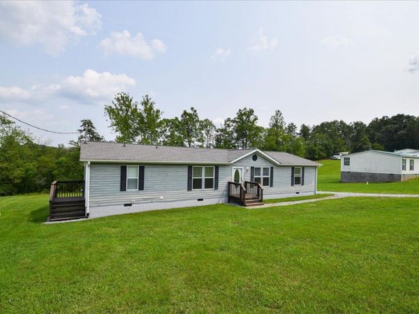 2392 Izaak Walton RD , Hurt, VA 24563