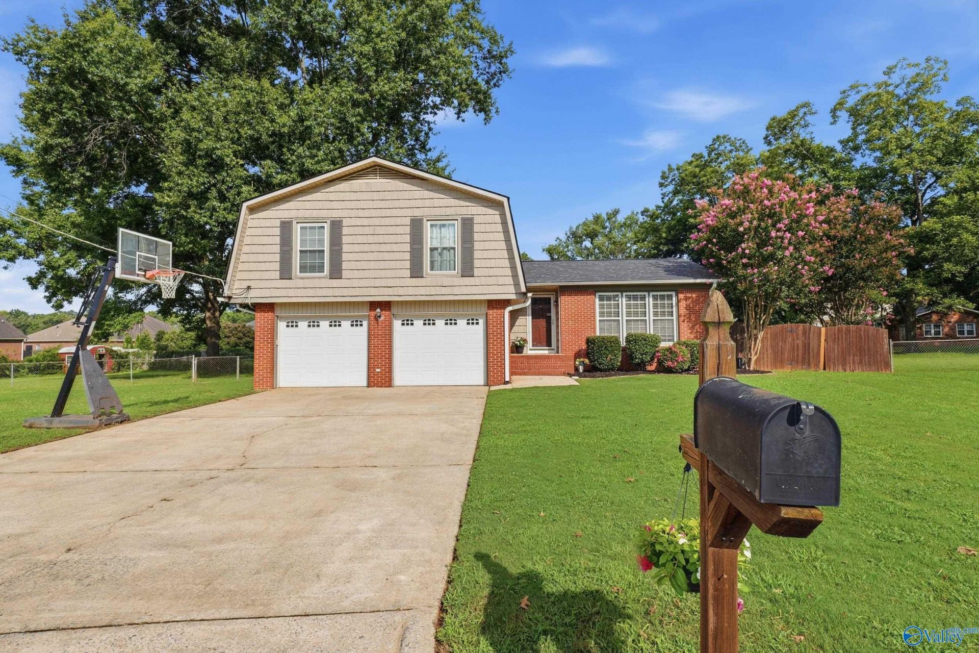 2204 Shannonhouse Road, Huntsville, AL 35803 Main Photo