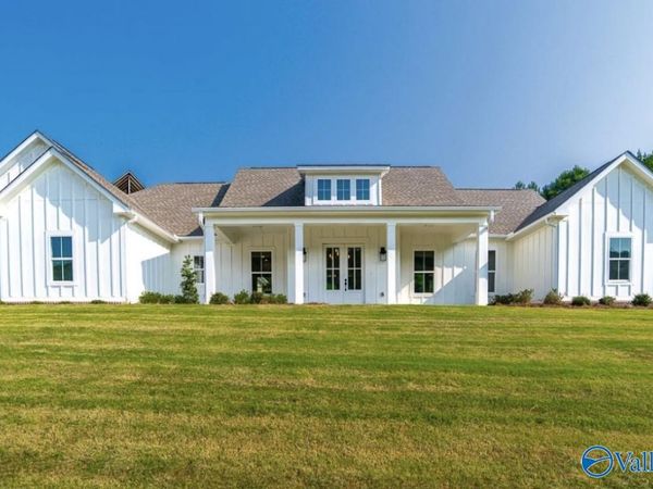 725 Corleone Circle, Guntersville, AL 35976