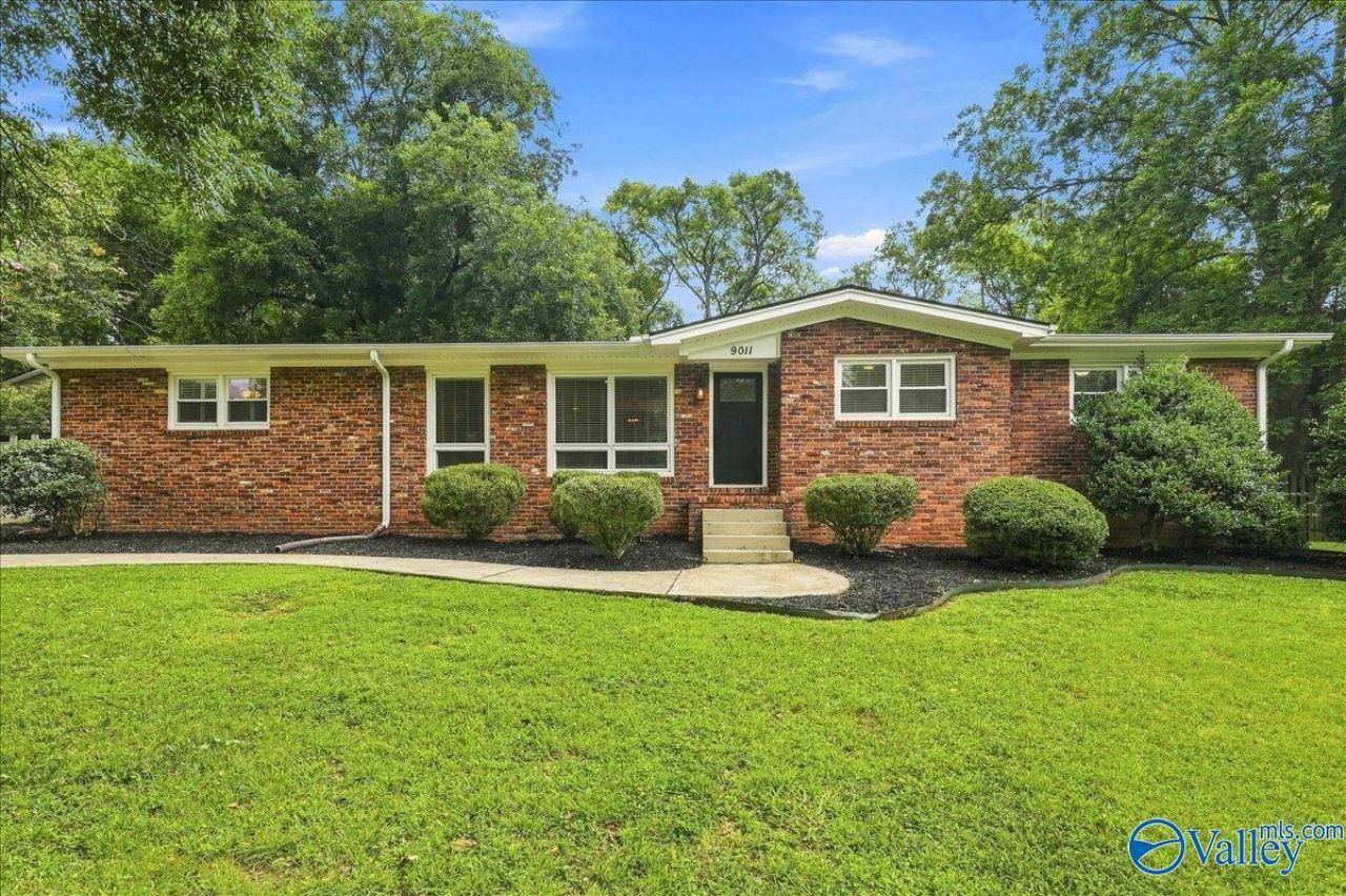 9011 Valley View Drive Se, Huntsville, AL 35802 Main Photo