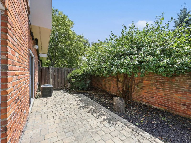 1512 Lafayette Drive, Unit A, Columbus, OH 43220 Photo 4