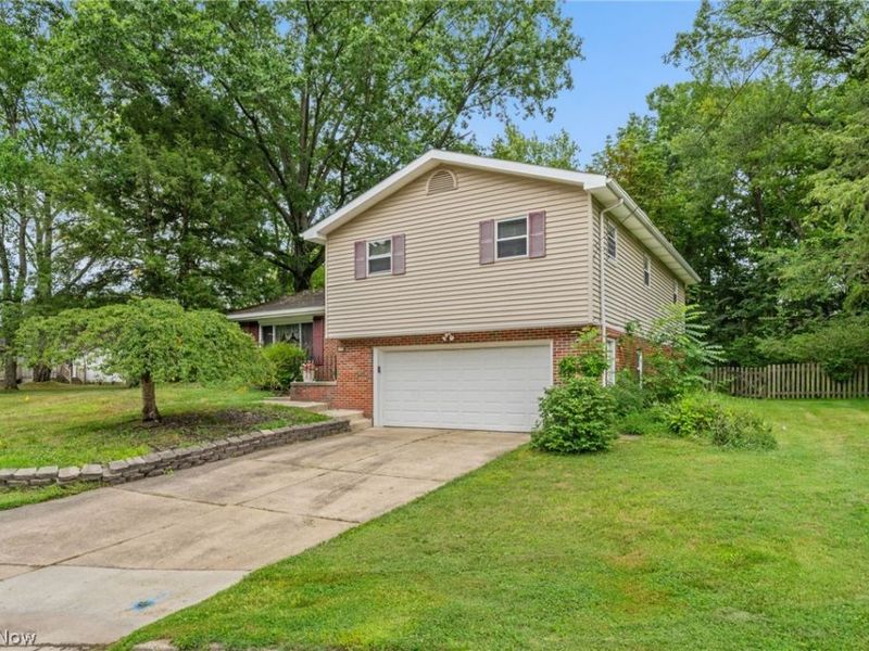 1590 Newcastle Circle, Akron, OH 44313 Photo 2