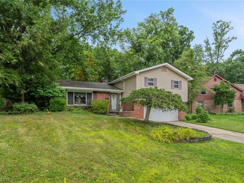 1590 Newcastle Circle, Akron, OH 44313 Photo 3