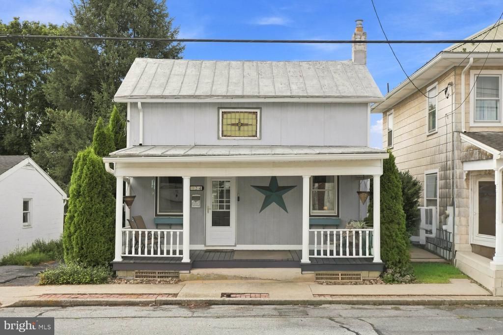 24 E CARPENTER AVENUE , MYERSTOWN, PA 17067