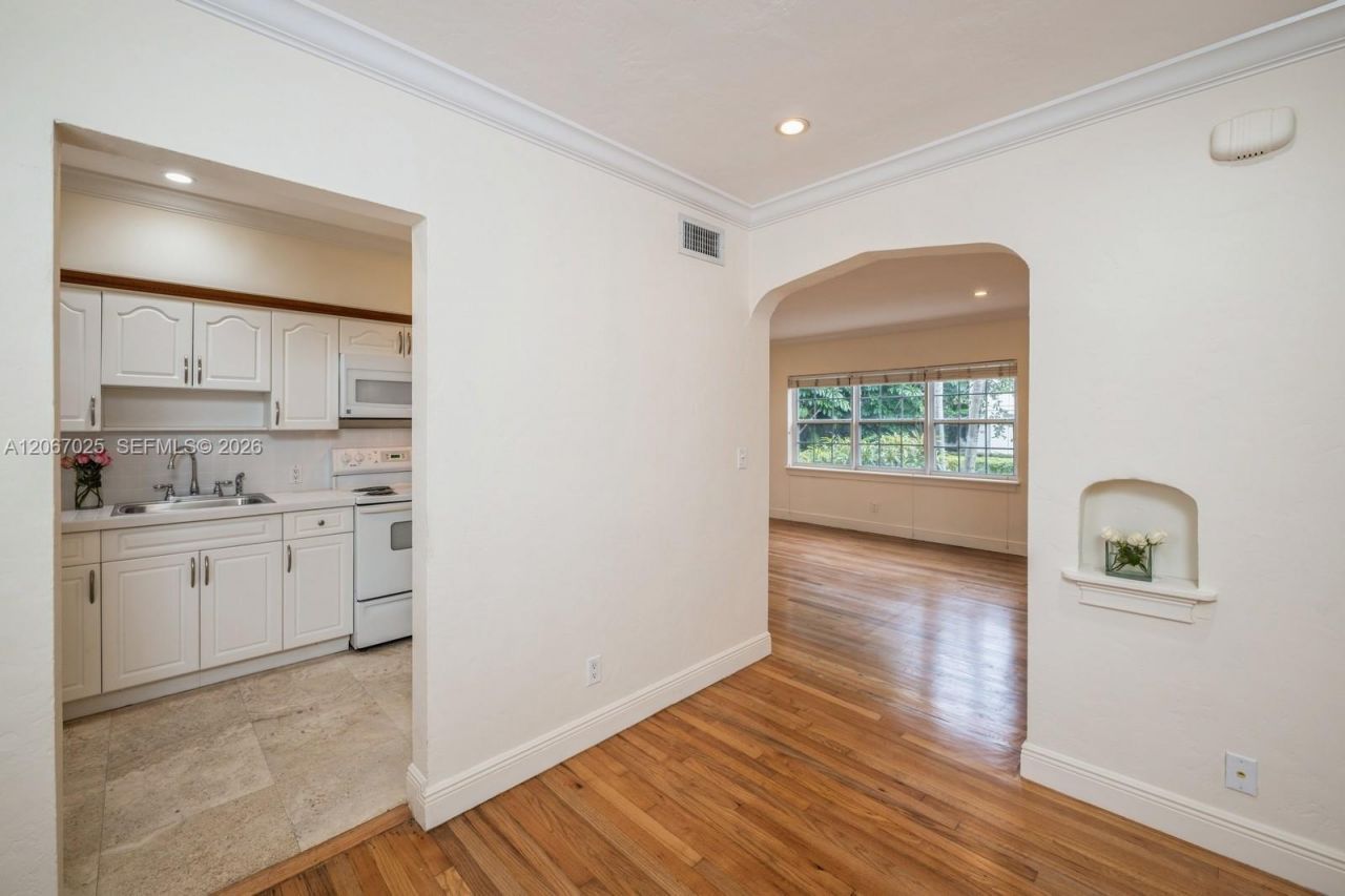 237 Madeira Ave, Unit 1, Coral Gables, FL 33134 Photo