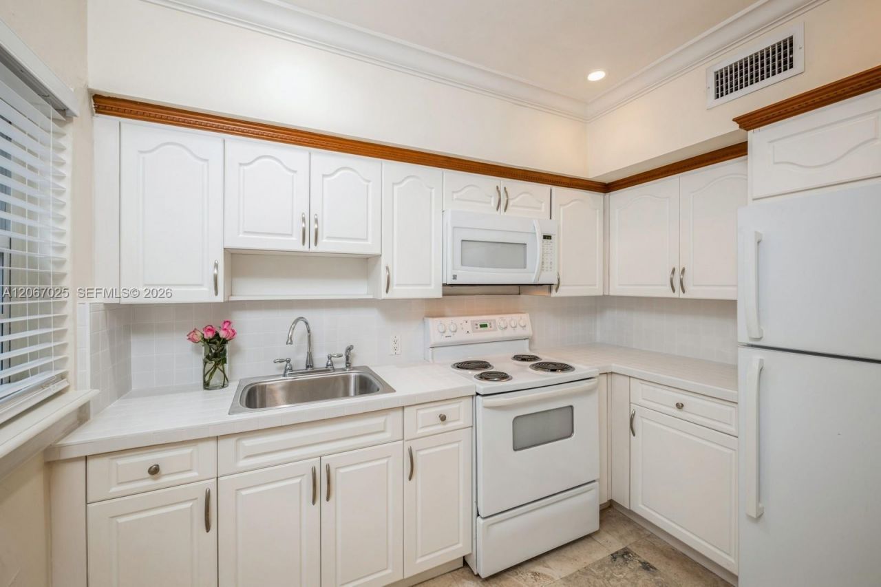 237 Madeira Ave, Unit 1, Coral Gables, FL 33134 Photo