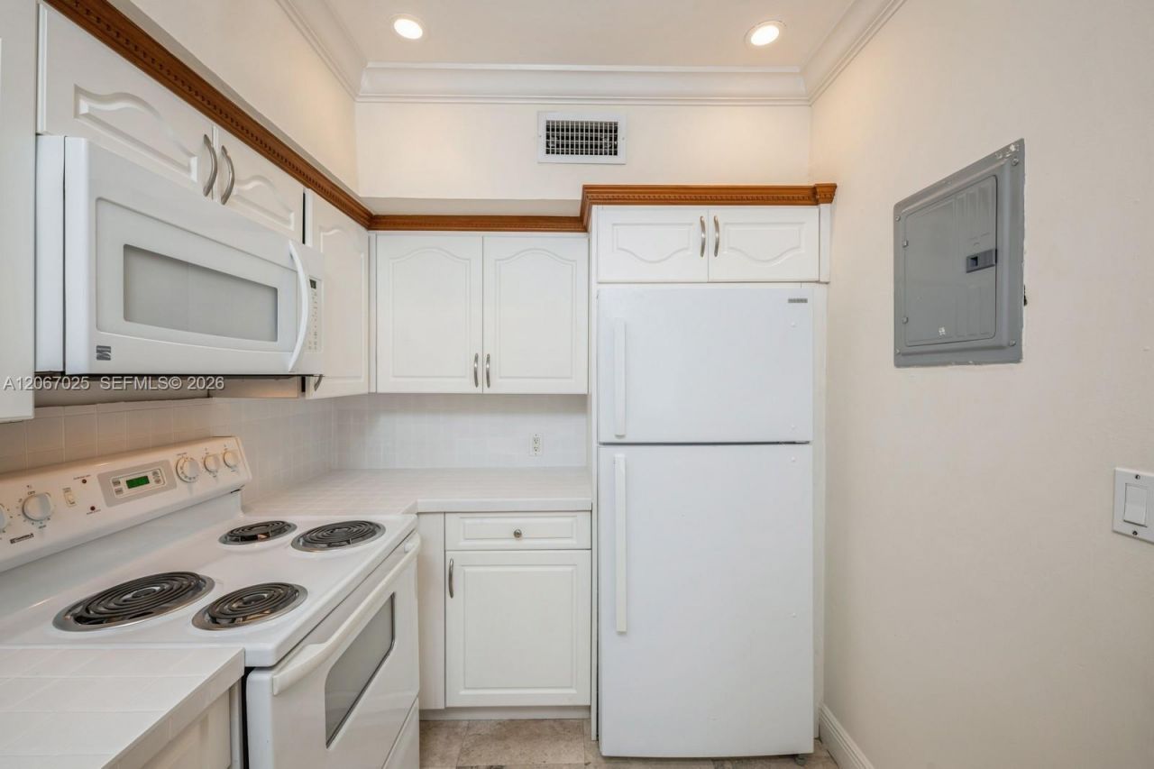 237 Madeira Ave, Unit 1, Coral Gables, FL 33134 Photo