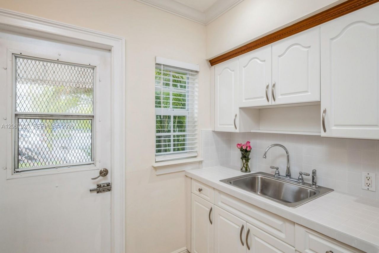 237 Madeira Ave, Unit 1, Coral Gables, FL 33134 Photo