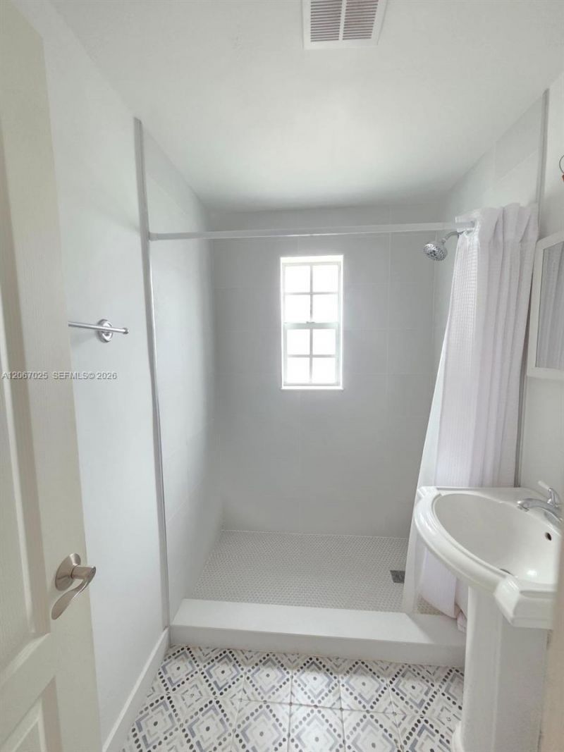 237 Madeira Ave, Unit 1, Coral Gables, FL 33134 Photo