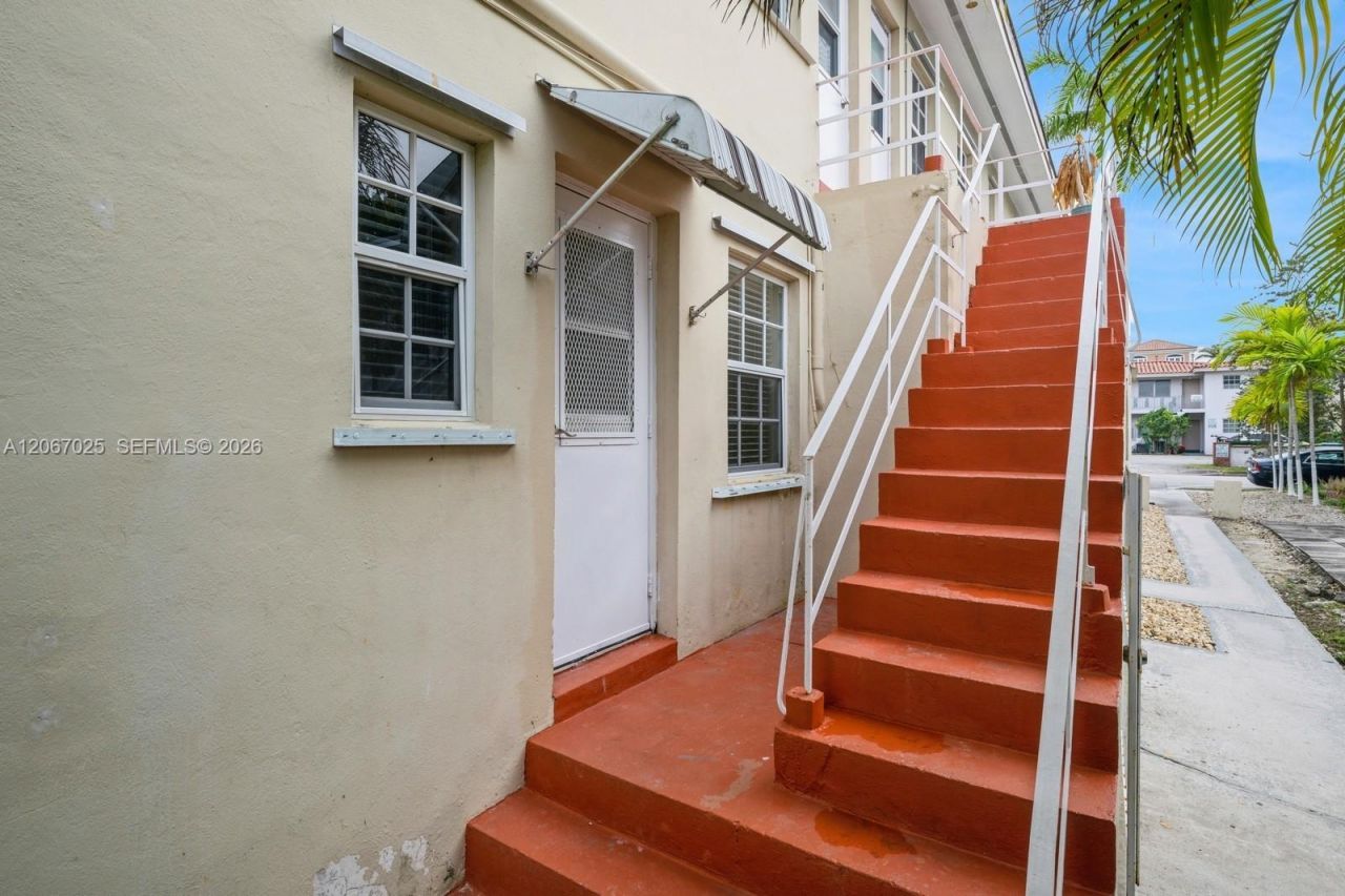 237 Madeira Ave, Unit 1, Coral Gables, FL 33134 Photo