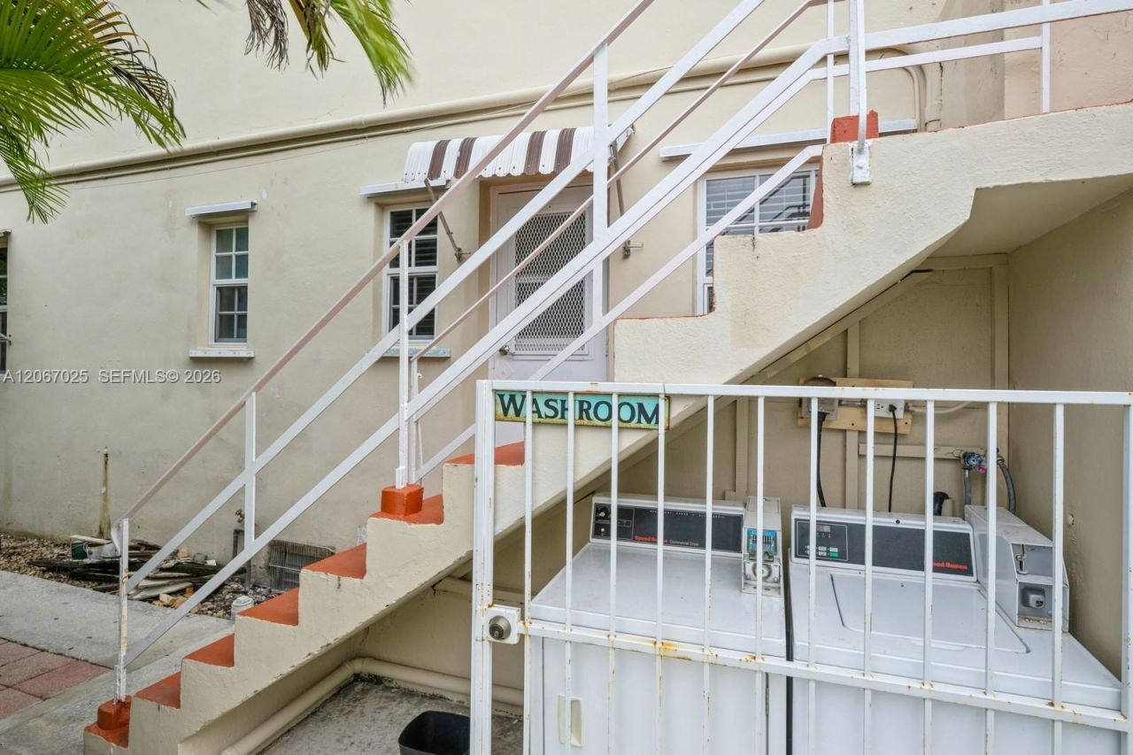 237 Madeira Ave, Unit 1, Coral Gables, FL 33134 Photo