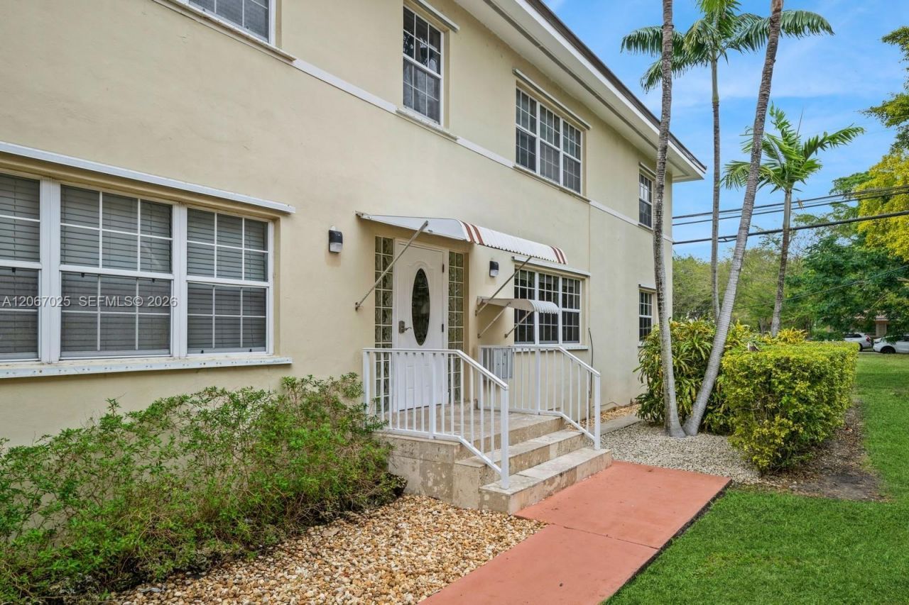 237 Madeira Ave, Unit 1, Coral Gables, FL 33134 Photo