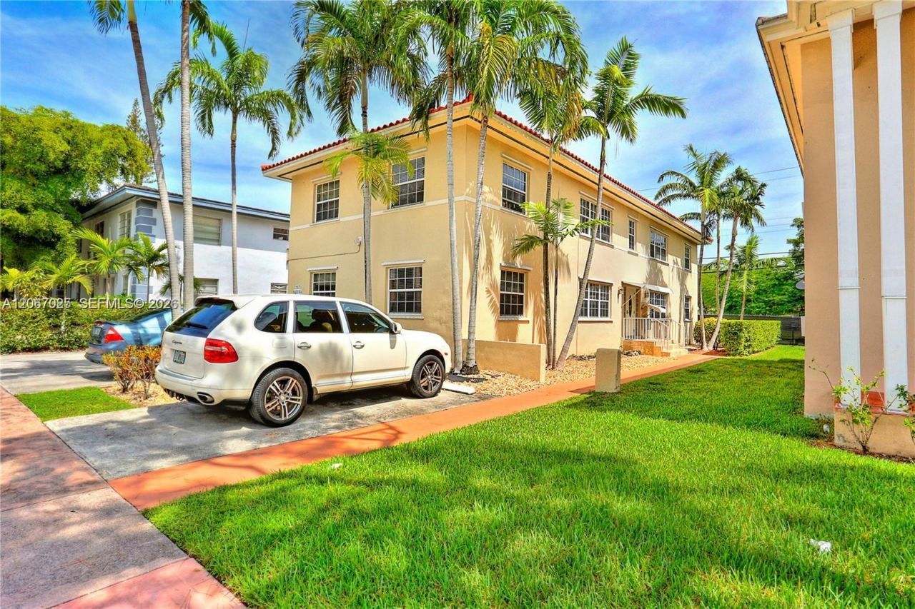 237 Madeira Ave, Unit 1, Coral Gables, FL 33134 Photo