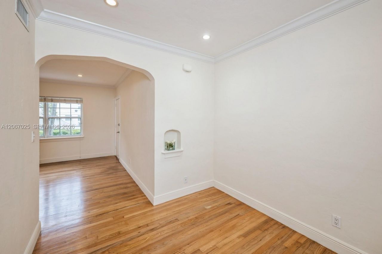 237 Madeira Ave, Unit 1, Coral Gables, FL 33134 Photo