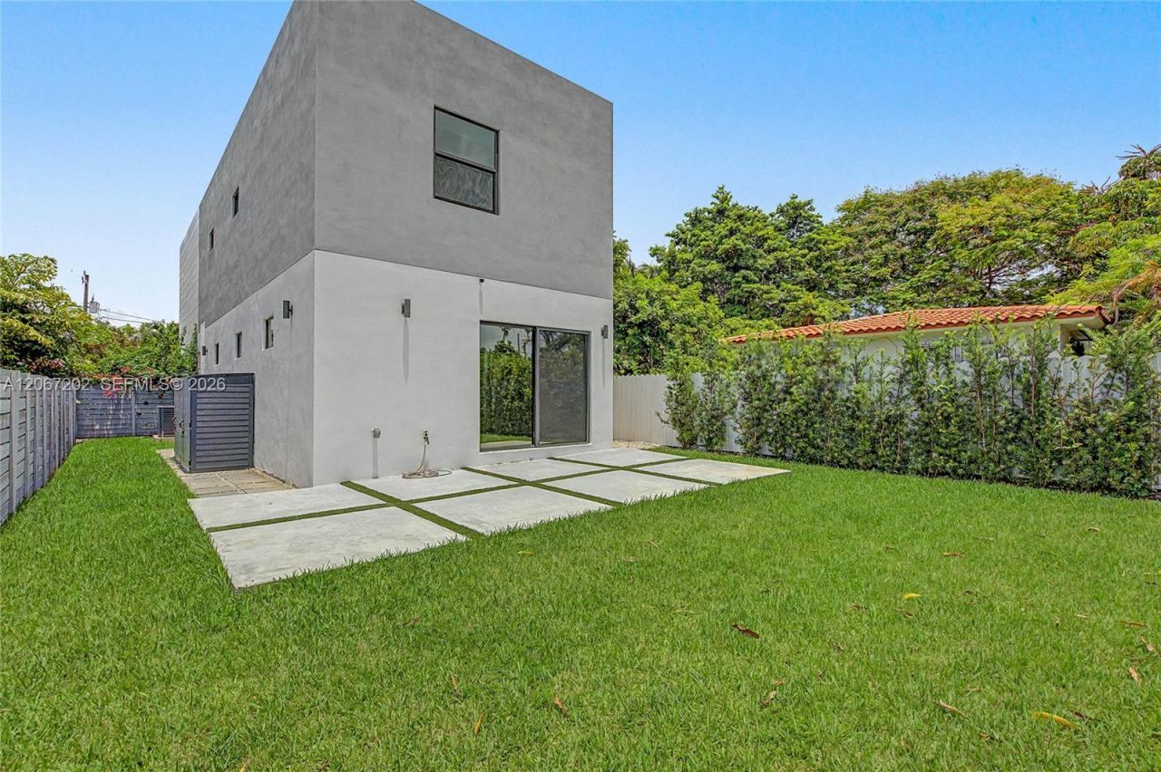 2320 SW 14th St, Miami, FL 33145 Photo