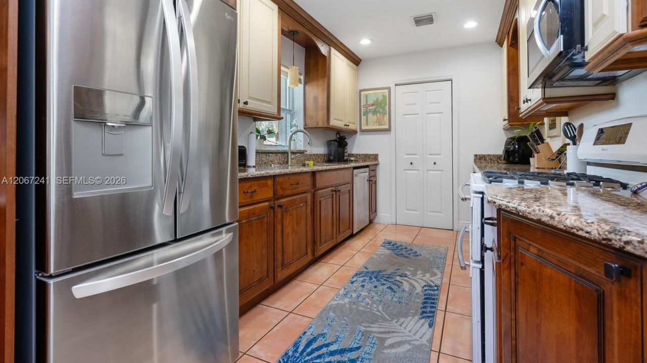 2549 NE 27th Ave , Fort Lauderdale, FL 33305 Photo