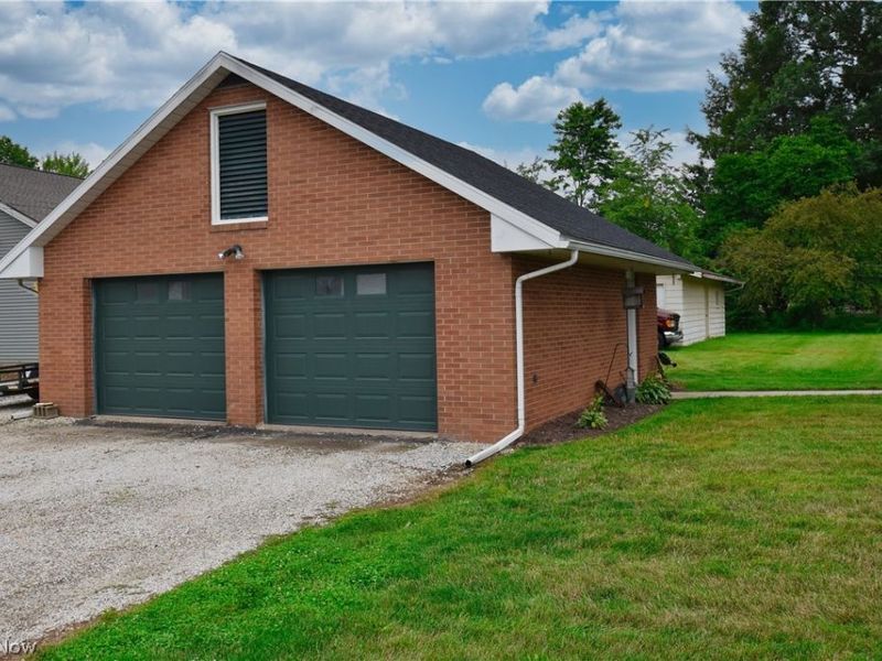 825 4th Street SW, New Philadelphia, OH 44663 Photo 4