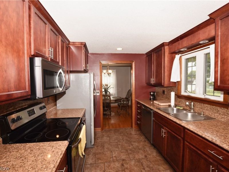 825 4th Street SW, New Philadelphia, OH 44663 Photo 7