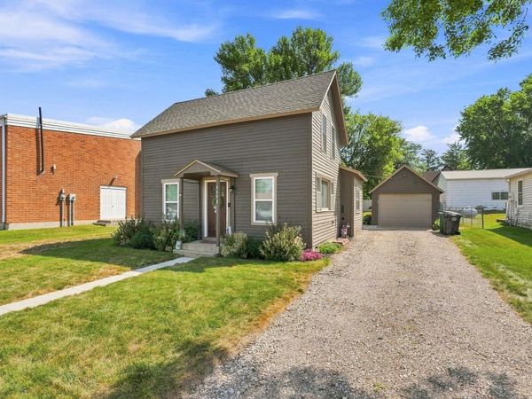 1112 Broadway Street, Larchwood, IA 51241