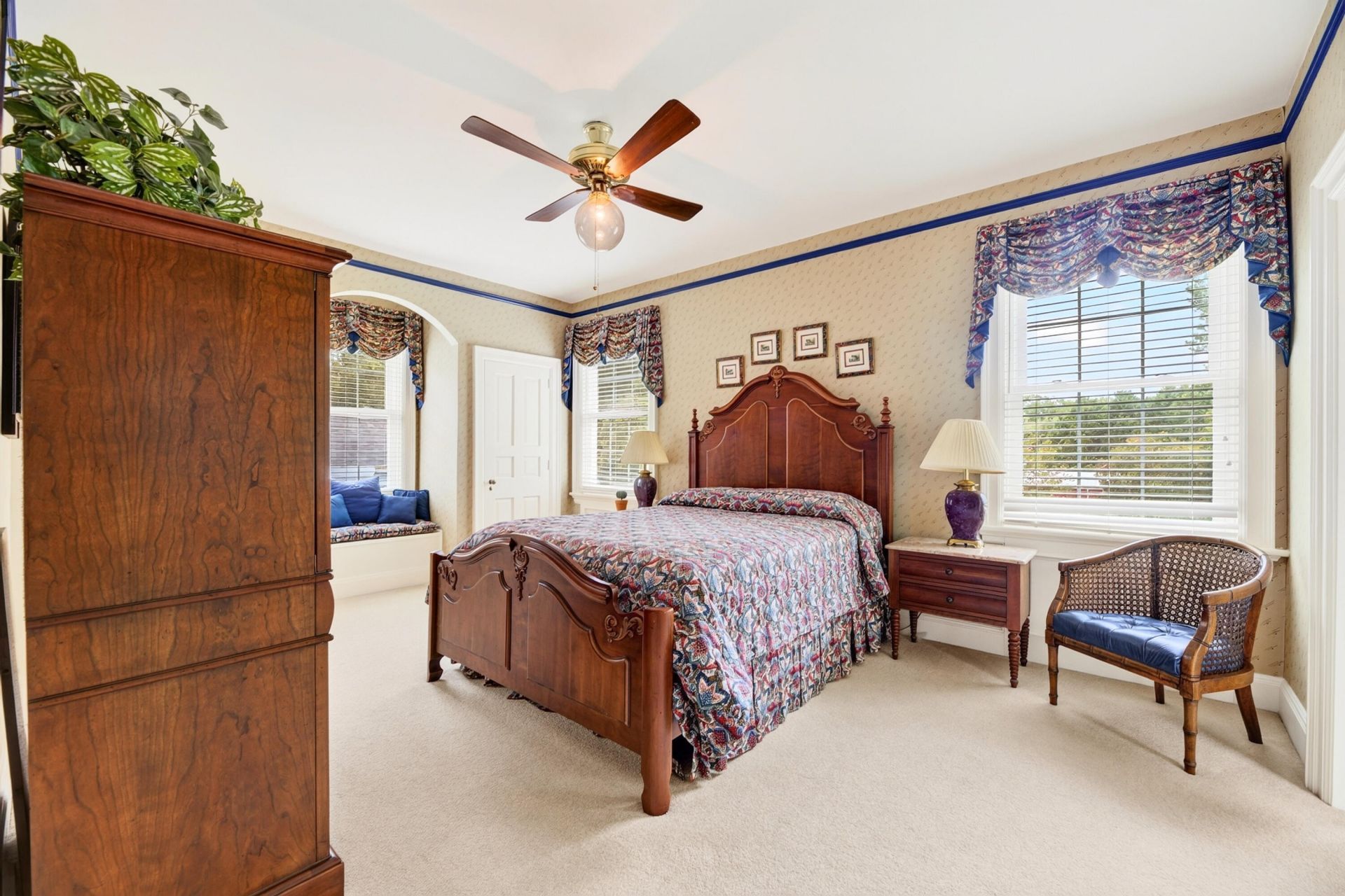 2418 Broughton Street Photo 23