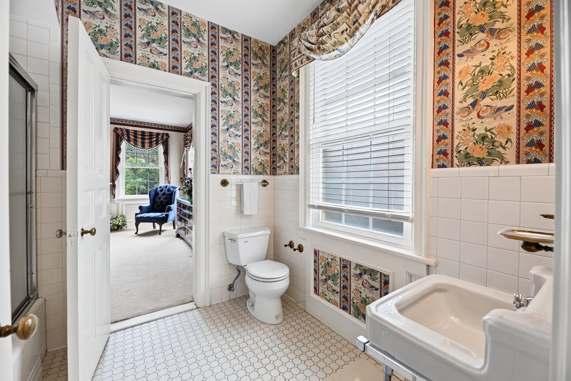 2418 Broughton Street Photo 24