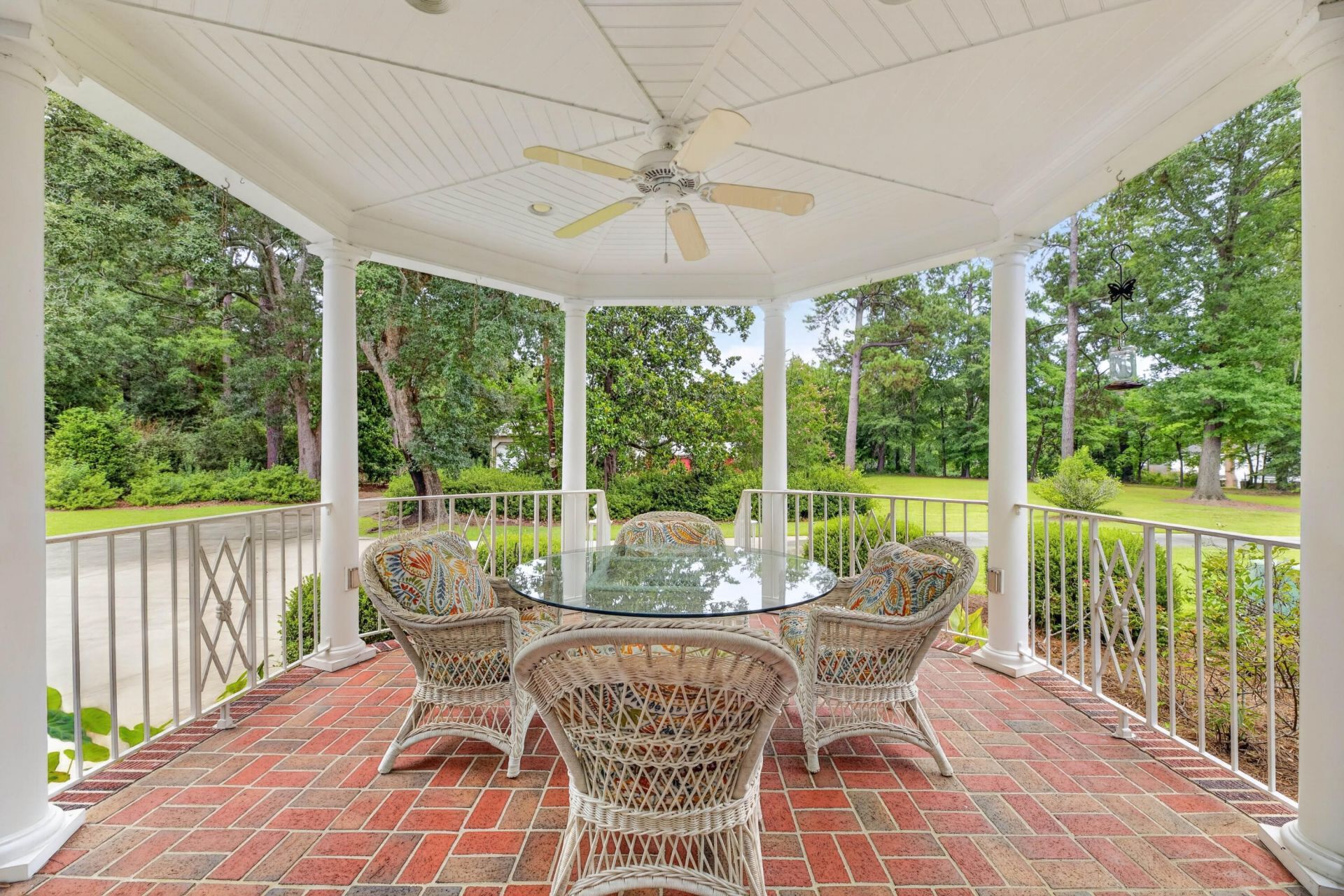 2418 Broughton Street Photo 29