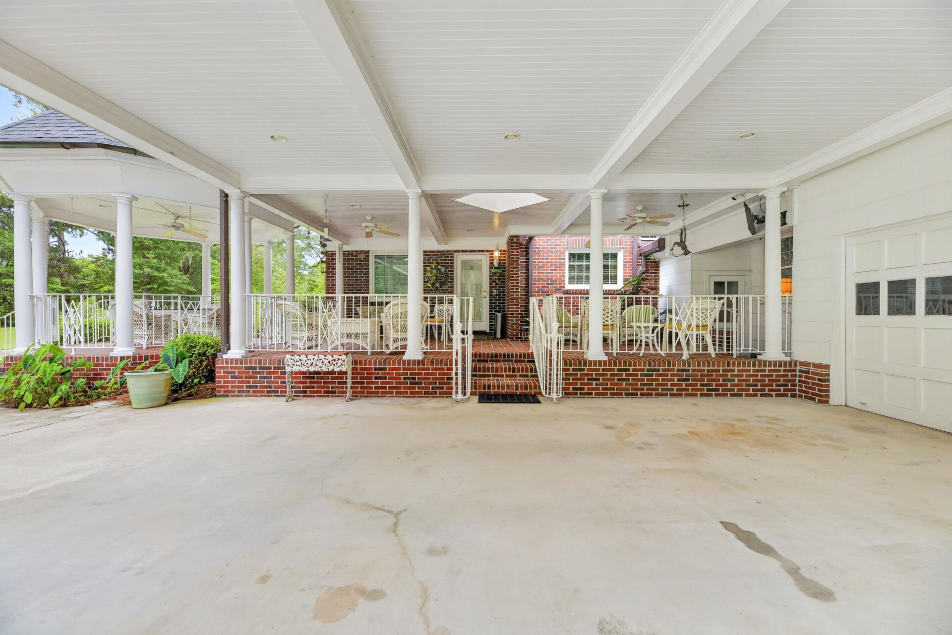 2418 Broughton Street Photo 31