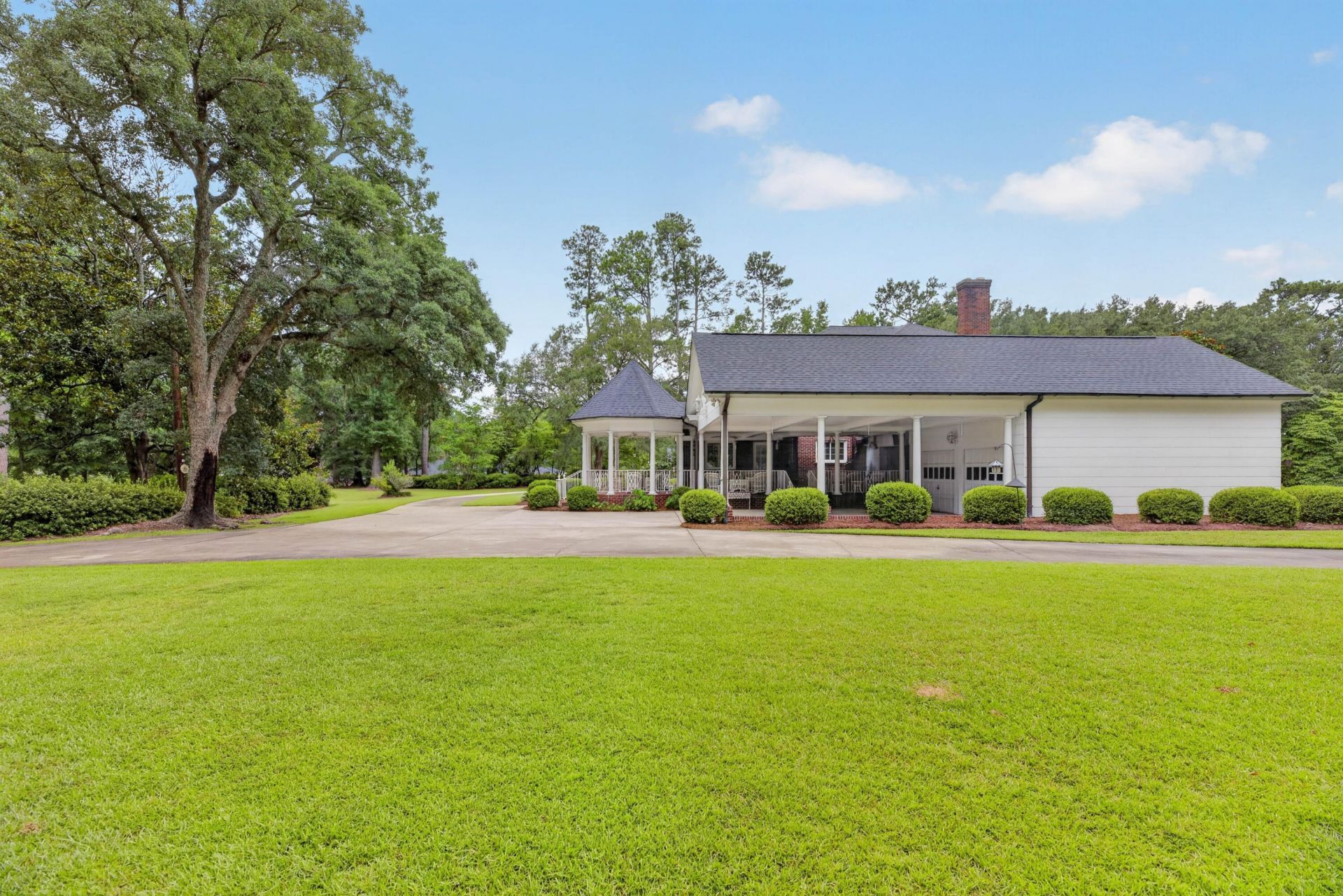 2418 Broughton Street Photo 35