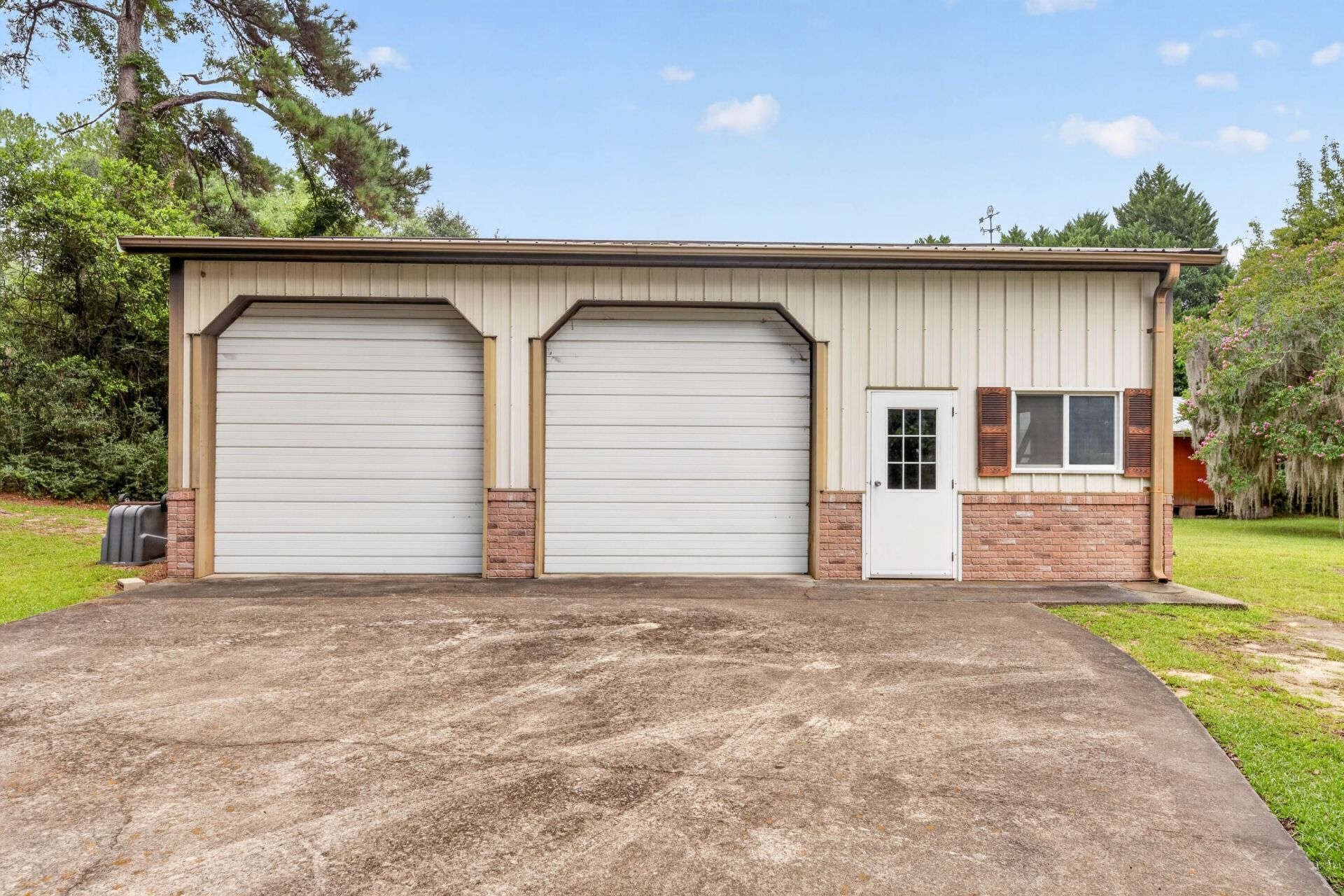 2418 Broughton Street Photo 36