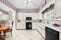 2418 Broughton Street photo 4