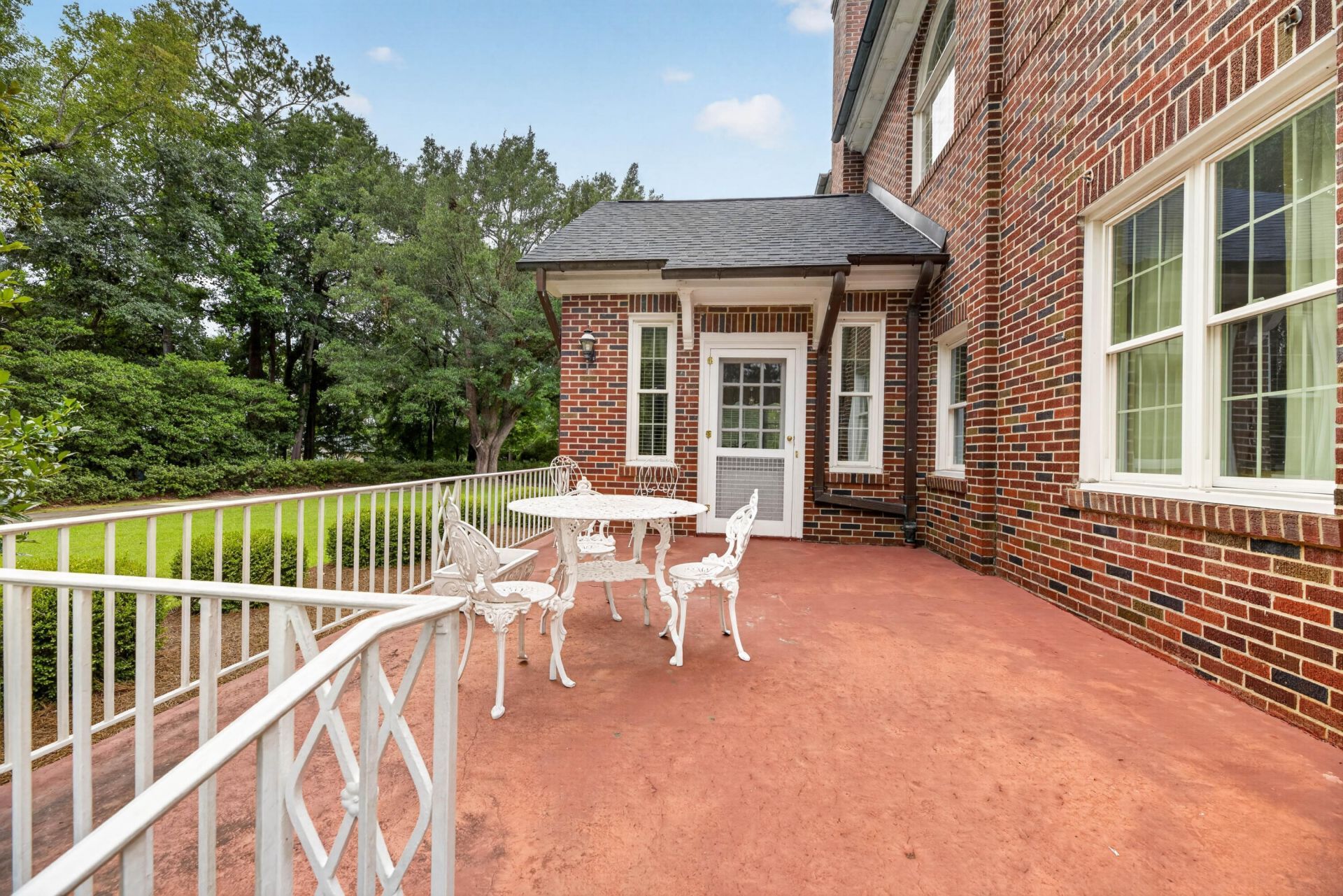 2418 Broughton Street Photo 43