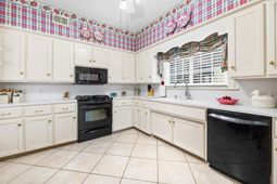 2418 Broughton Street photo 4