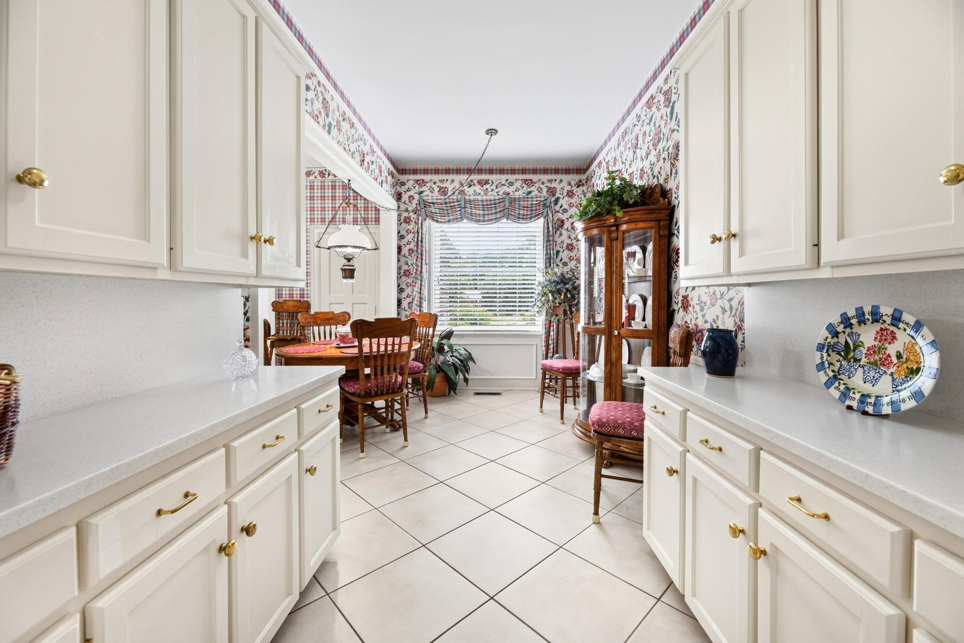 2418 Broughton Street Photo 8